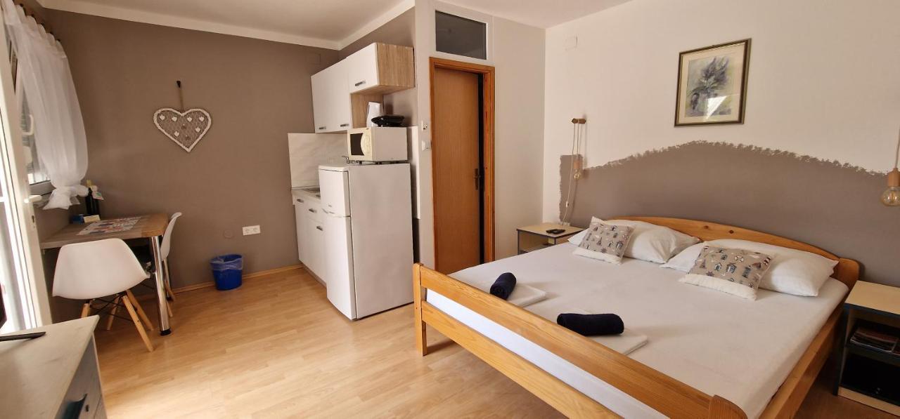 Apartmani Dutkovic Vrboska Eksteriør bilde